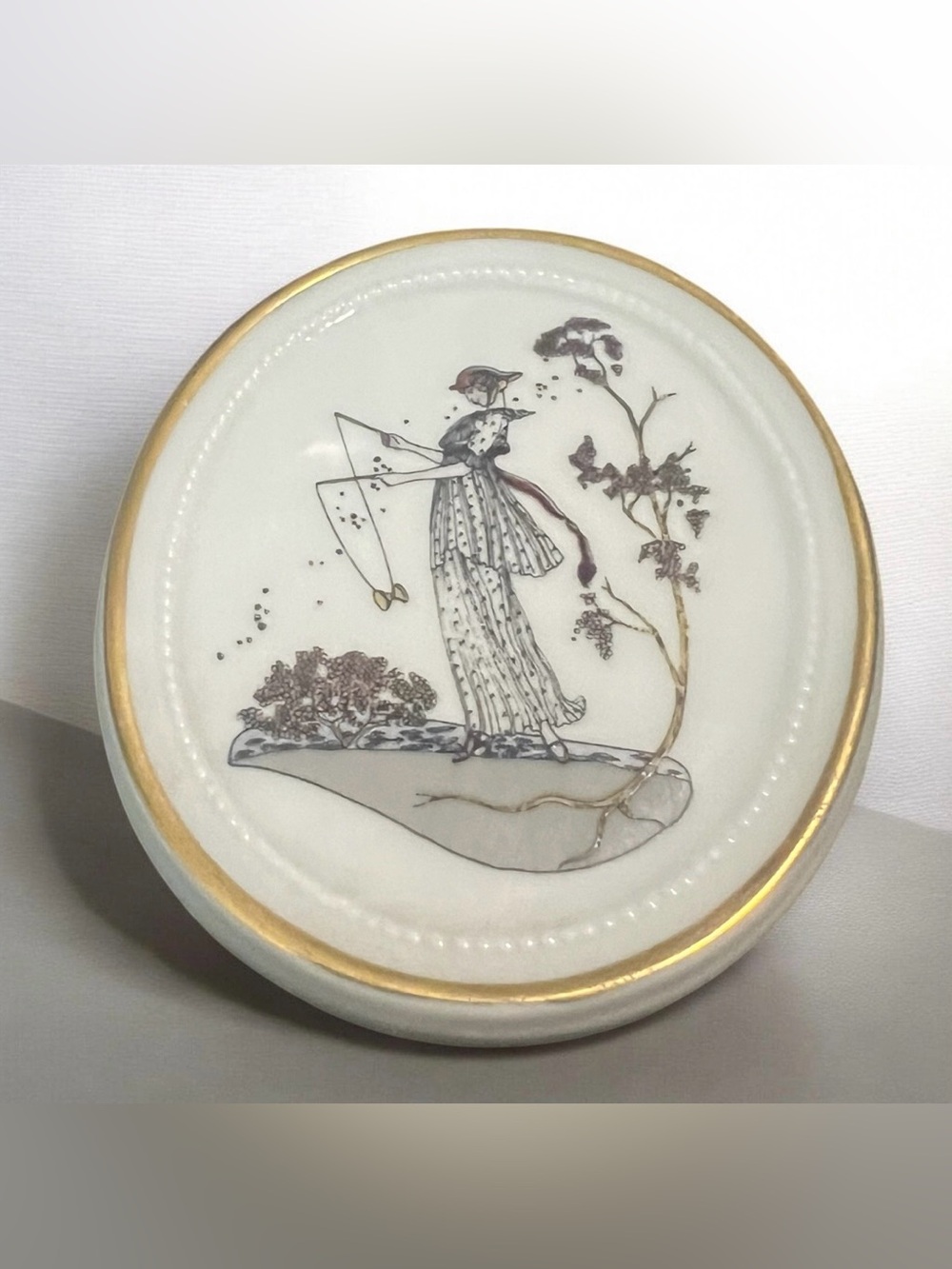 Vintage 1920s Fürstenberg porcelain wall medallion an Art Deco-style depiction.